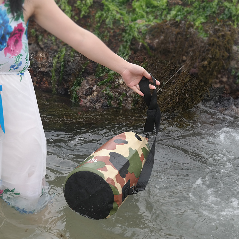 กระเป๋าแห้งกันน้ำลายพรางแบบม้ว - Dry Bag Roll Top บทวิจารณ์และราคา